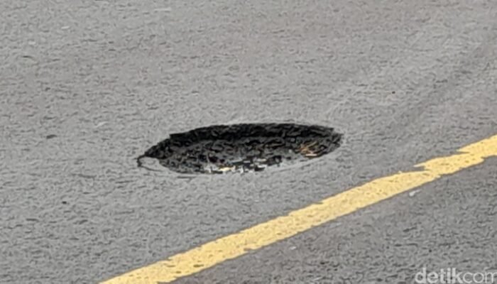 1. **Jalan Rusak Menyebabkan Kecelakaan, Kenali Ciri Jalan Nasional, Provinsi dan Kabupaten untuk Meningkatkan Keamanan Lalu Lintas**