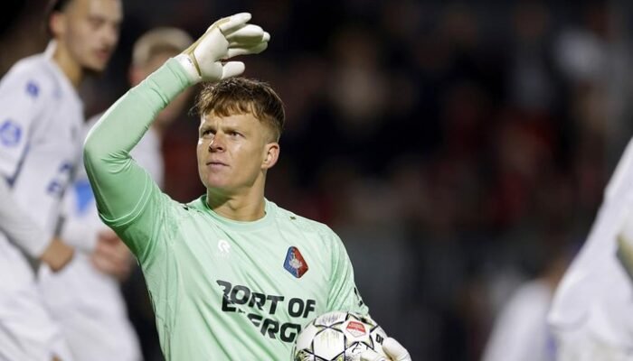 “Dari Belanda ke Indonesia: Persib Targetkan Anak Ronald Koeman sebagai Kiper Masa Depan”