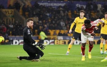 “Dari Keterpurukan ke Kemenangan: Saka dan Arsenal Ungguli Wolves di Turun Minum”
