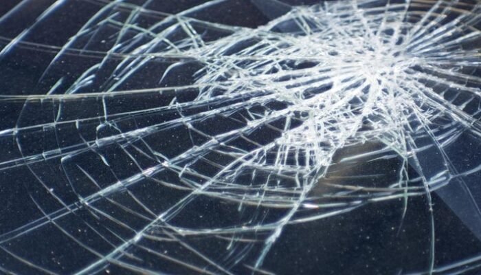 “Darurat! Mobil Kejeblos Dekat UI, Lalin Arah Jakarta Macet Berjam-jam”