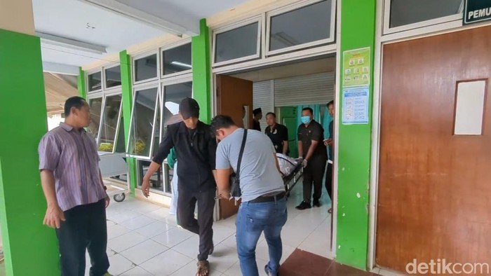 [Swafoto di Rel Berujung Maut: 3 Remaja Putri Tewas Tersambar Kereta di Batang]