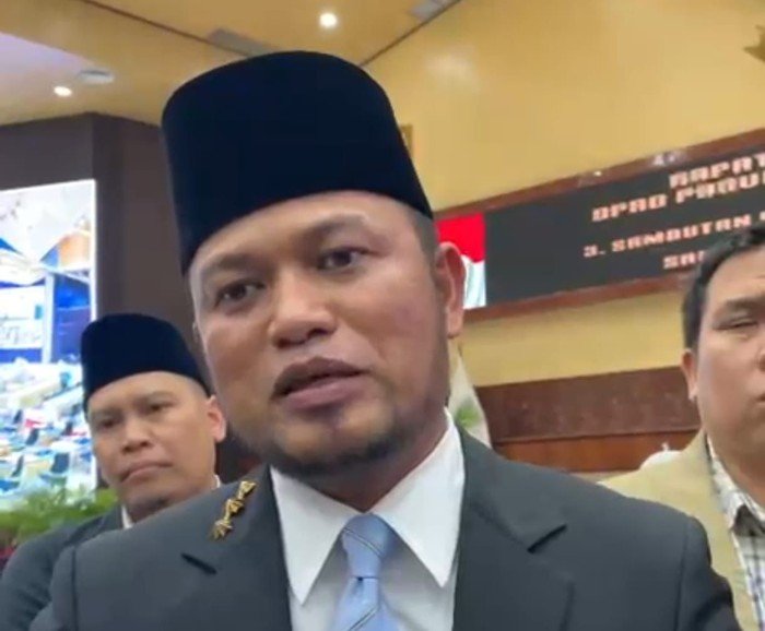 **Scandal Miliaran Rupiah: Gubernur Kaltim Beli Mobil Dinas, Sementara Warga Kaltim Duhak Jalan Rusak**