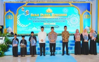 Kapolri Berbagi Puasa dengan Ormas dan Mahasiswa, Bantu Anak Yatim dengan Tali Asih