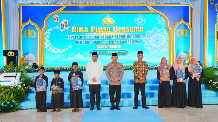 Kapolri Berbagi Puasa dengan Ormas dan Mahasiswa, Bantu Anak Yatim dengan Tali Asih