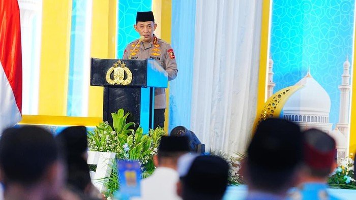 **Dalam Buka Puasa Bersama, Kapolri Ajak Ormas-Mahasiswa Bersatu untuk Membangun Indonesia**