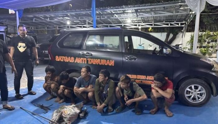 Polisi Tangkap Komplotan Pencuri Besi dan Kabel Jalan Tol di Jakut, Aksi Tak Terduga yang Guncang Perekonomian!