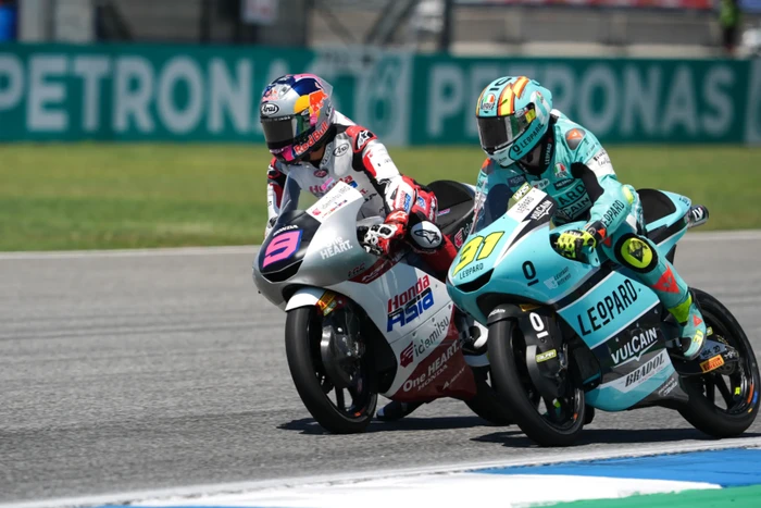 **Debut Menjanjikan: Pebalap Gunungkidul Raih 5 Besar di Moto3, Bangga!**