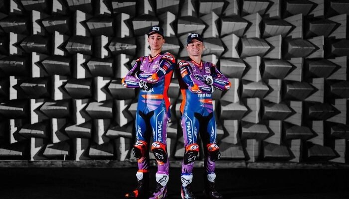 **Aksi Toprak Razgatlioglu-Jack Miller Jadi Juara Balapan Pakai Tuk-Tuk: Analisis Performa dan Desain**