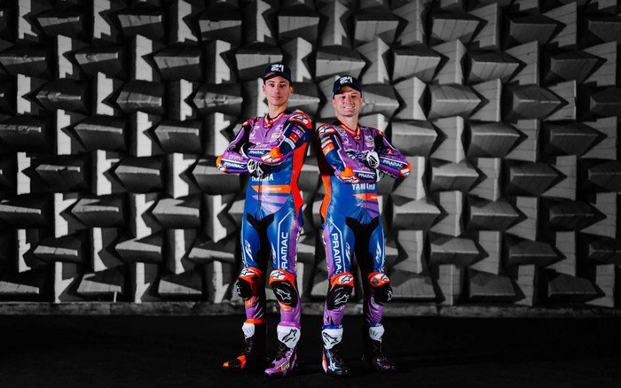 **Aksi Toprak Razgatlioglu-Jack Miller Jadi Juara Balapan Pakai Tuk-Tuk: Analisis Performa dan Desain**