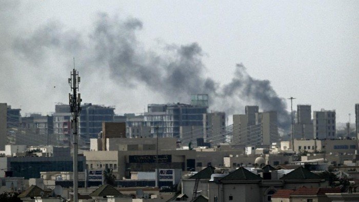 Rentetan Ledakan Menggema di Langit Ibu Kota Qatar, Asap Mengepul: Kengerian yang Meneror Warga