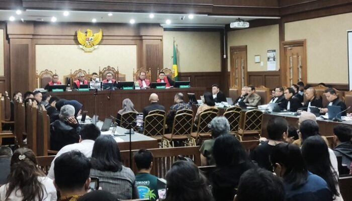 “Dramatis! Eks Anak Buah Nadiem Tak Tahan Emosi di Depan Jaksa.”