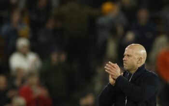 Slot: Piala FA Dulu, Liga Champions Kemudian – Siapa yang Akan Menyusul Messi dan Ronaldo?