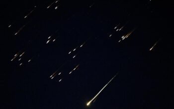 Dari Balas Serangan Israel, Iran Luncurkan Rudal dan Drone dalam Skala yang Belum Pernah Terjadi