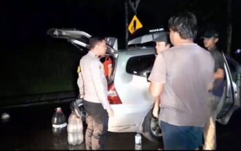 Tengah Malam Mobilnya Mogok, Lansia di Bogor Diantar Pulang Polisi, Cerita Haru yang Menginspirasi!
