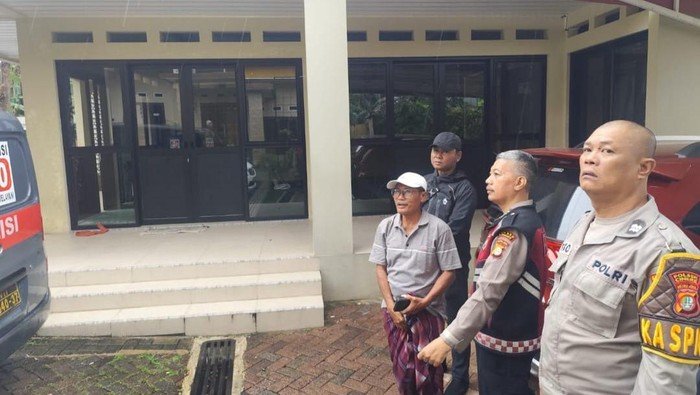 Terekam CCTV, Pencuri Sepeda Beraksi di Depok saat Warga Salat Tarawih