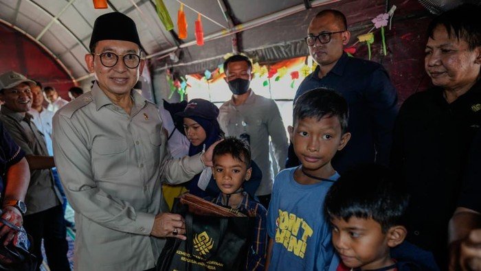 Menbud Salurkan Bantuan untuk Warga di Sekitar Situs Budaya Banuaraja, Pemerintah Berikan Harapan Baru di Tengah Krisis