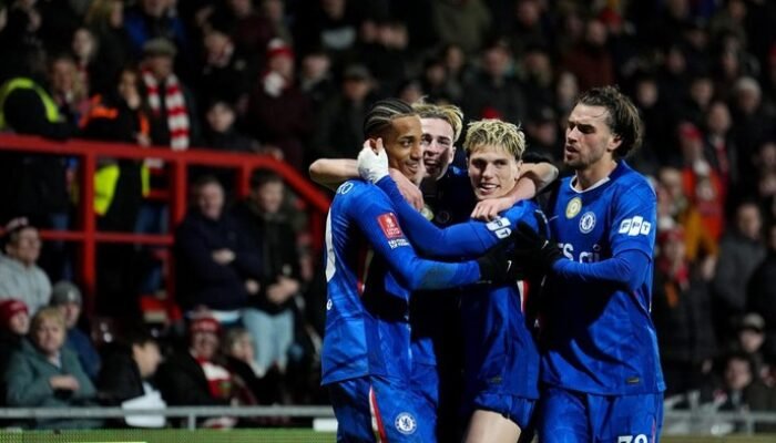 “Rosenior: Chelsea Beruntung Kalahkan Wrexham, Tapi Fans Menuntut Lebih Banyak!”