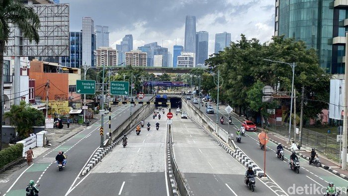 Banjir Underpass Mampang Jaksel Surut, Tapi Masalah Lalin Belum Berakhir