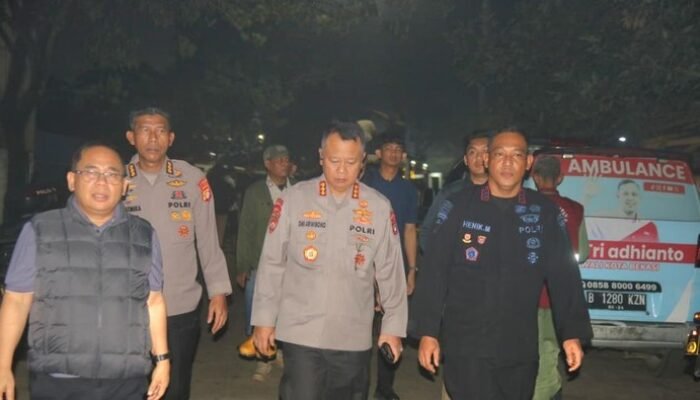 Darurat! Brimob Polda Metro Bantu Evakuasi Korban Longsor Sampah di Bantargebang, Ini Faktanya