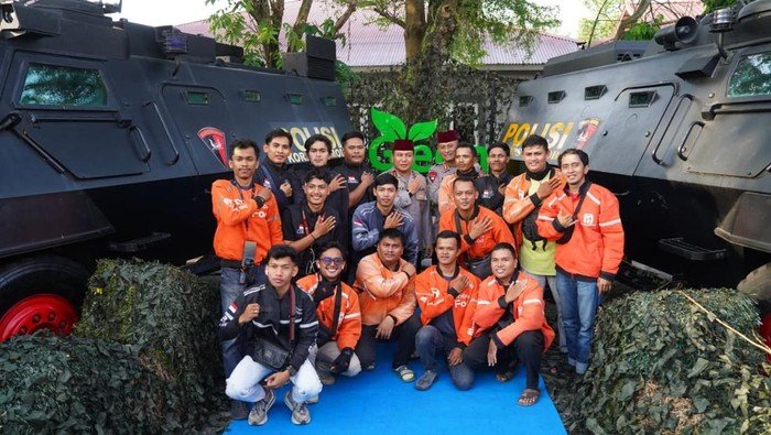 Satu Aspal, Satu Harmoni: Kapolda Riau Bersama Ojol dan Mahasiswa