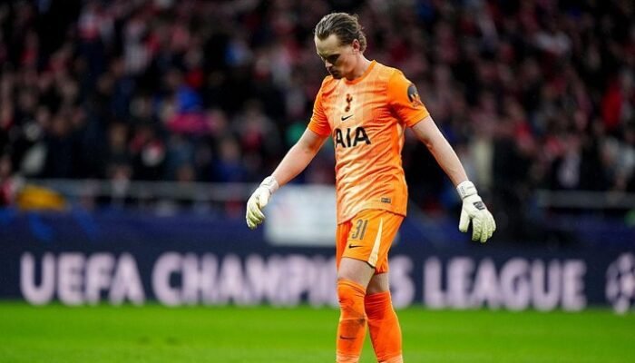 Antonin Kinsky Debut di Liga Champions, Berakhir dengan Air Mata: Kiper Muda Tottenham Hotspur Menangis di Atletico Madrid