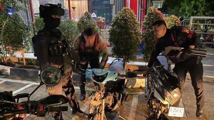 3 Pemuda Balap Liar di Jaktim Ditangkap Brimob Polda Metro, Petugas Cegah Trespass Malam