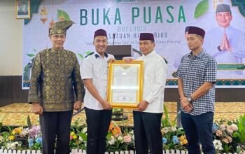 Simbol Penjaga Alam, Kapolda Riau Terima Penghargaan Hari Ekosistem dari PeHR