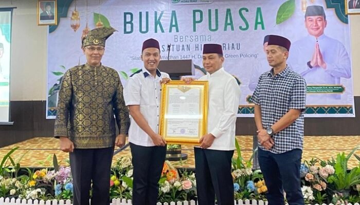 Simbol Penjaga Alam, Kapolda Riau Terima Penghargaan Hari Ekosistem dari PeHR