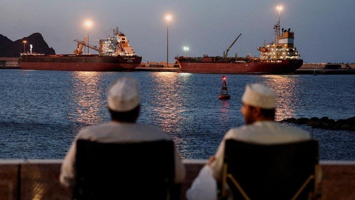 **Selat Hormuz yang Masih Horor bagi Kapal Tanker Minyak: Ancaman Terus Mengintai**