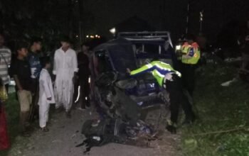 Pikap Ringsek Tertabrak KRL di Parung Panjang Bogor, 1 Orang Luka – Update 3