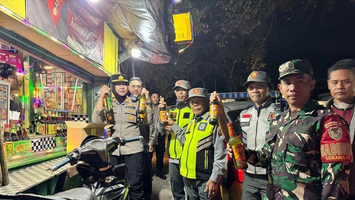 Bogor, Polisi Gagalkan Peredaran Miras dengan Sita 30 Botol Saat Patroli Ramadan