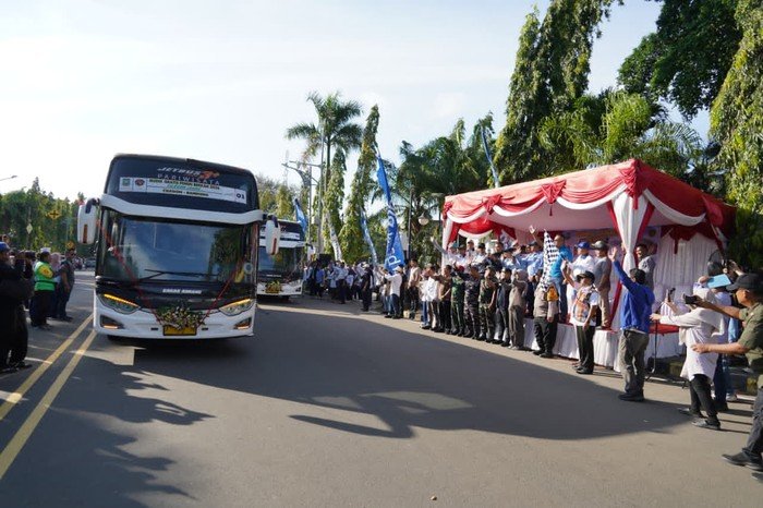 Pemkot Cilegon Berangkatkan 50 Bus Antar 2.000 Pemudik Pulang Kampung - Update 3