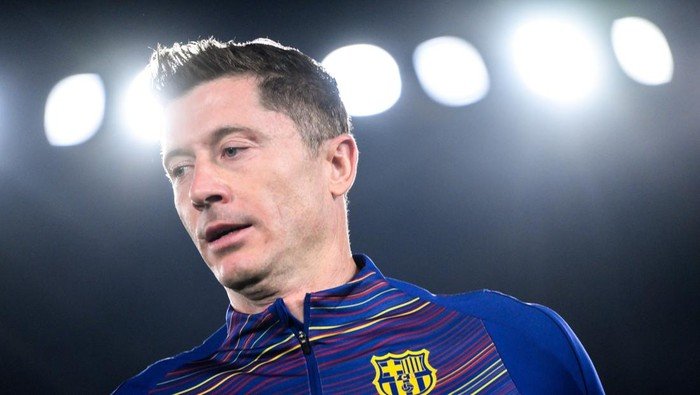 Lewandowski Ngaku Pernah Didekati Genoa dan Sempat Survei: Skandal atau Strategi Transfer?