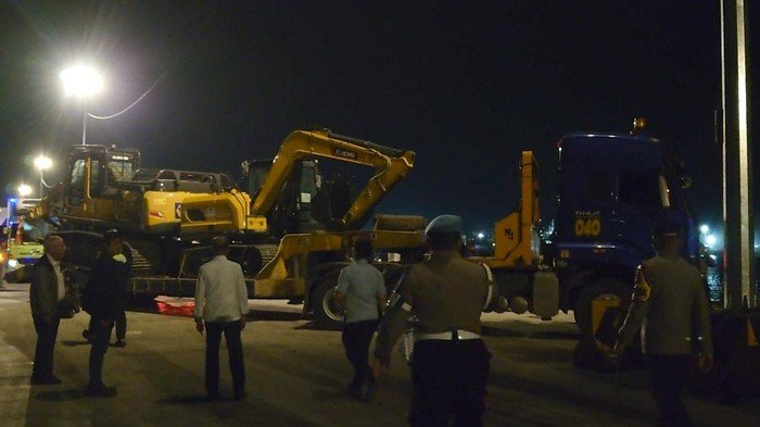 Kesal 3 Hari Antre, Sopir Parkir Truk Halangi Akses ke Kapal di Pelabuhan BBJ - Update 3