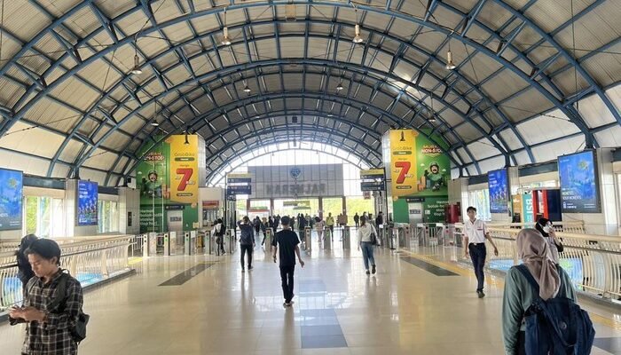 Hari Pertama WFA Jelang Libur Lebaran, Stasiun Palmerah Lengang Pagi Ini – Update 3