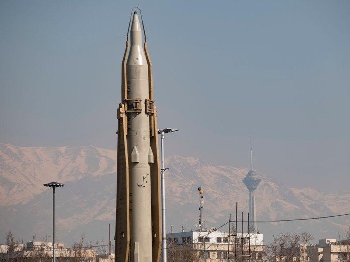 Rudal Canggih Sejjil Milik Iran Akhirnya Meluncur ke Israel, Dunia Bersiap untuk Krisis Berikutnya!