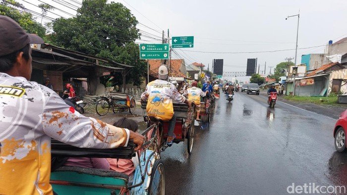 Penarik Becak di Cirebon Terima Kompensasi Rp 1,4 Juta dari Gubernur Jabar - Update 3