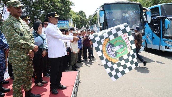 990 Warga Banten Tanpa Beban, Andra Soni Lepas Peserta Mudik Gratis dari Pemprov Banten!