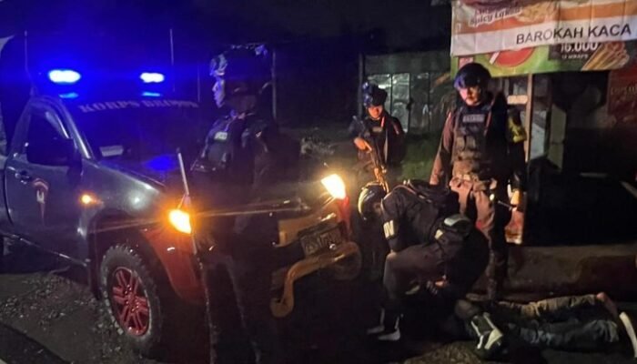 Palak Sopir Angkot di Garut, Bang Jago Nangis Ditangkap Brimob, Ini Fakta yang Mengejutkan!