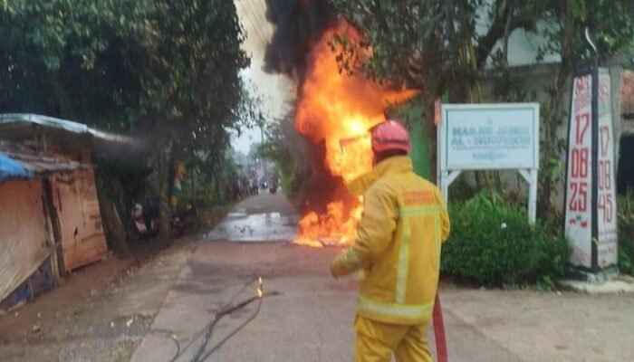 **Warung Kelontong di Bogor Dilalap Si Jago Merah, Pemilik Berjuang melawan Luka Bakar**