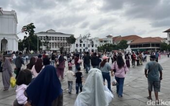 H+5 Lebaran, Kota Tua Terserap dalam Sibuknya Wisatawan hingga Sore.