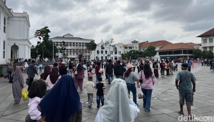 H+5 Lebaran, Kota Tua Terserap dalam Sibuknya Wisatawan hingga Sore.