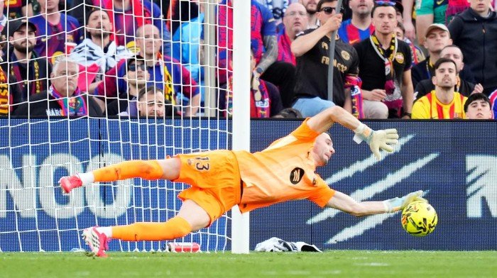 Bagaimana Joan Garcia Membuat David Raya Berkilau di Barcelona?